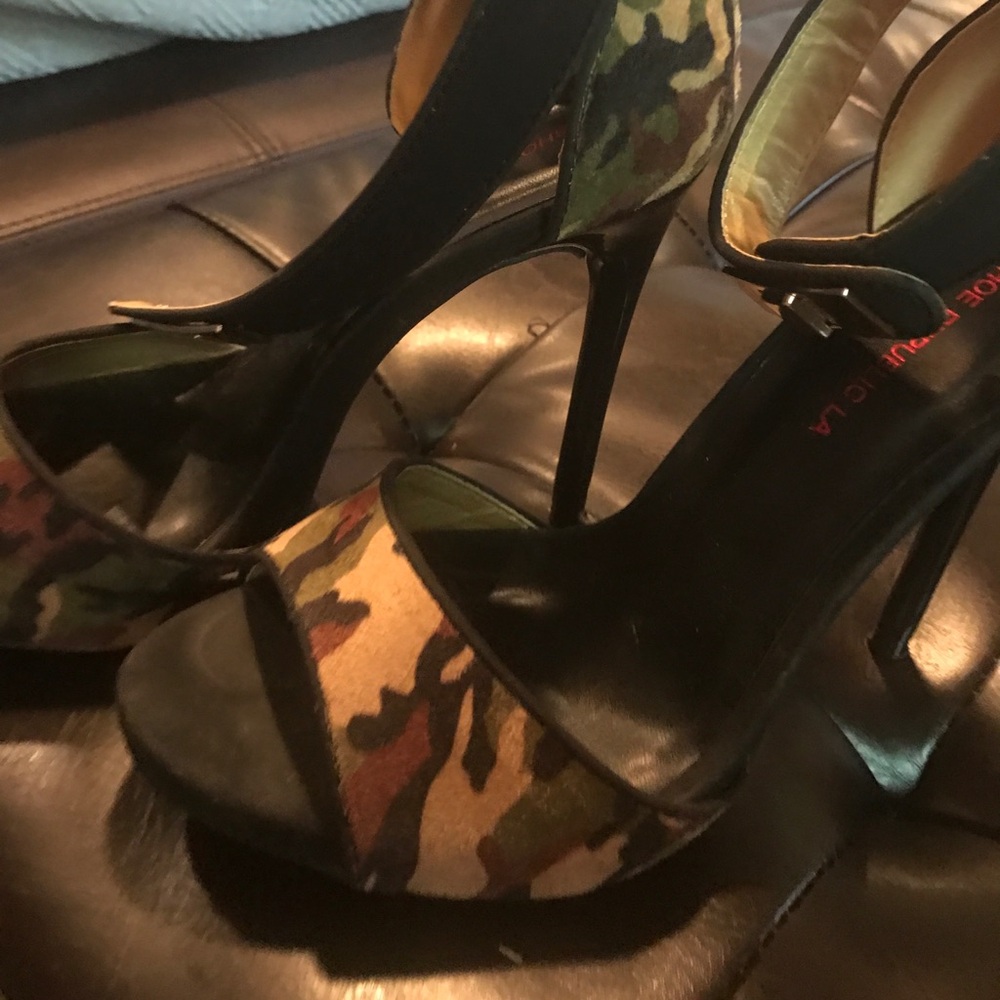 Camouflage High Heel Sandals - Picture 2 of 3